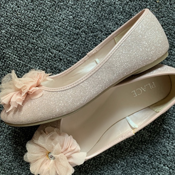 The Children’s Place - Glitter flats with mesh flower. - Picture 6 of 7